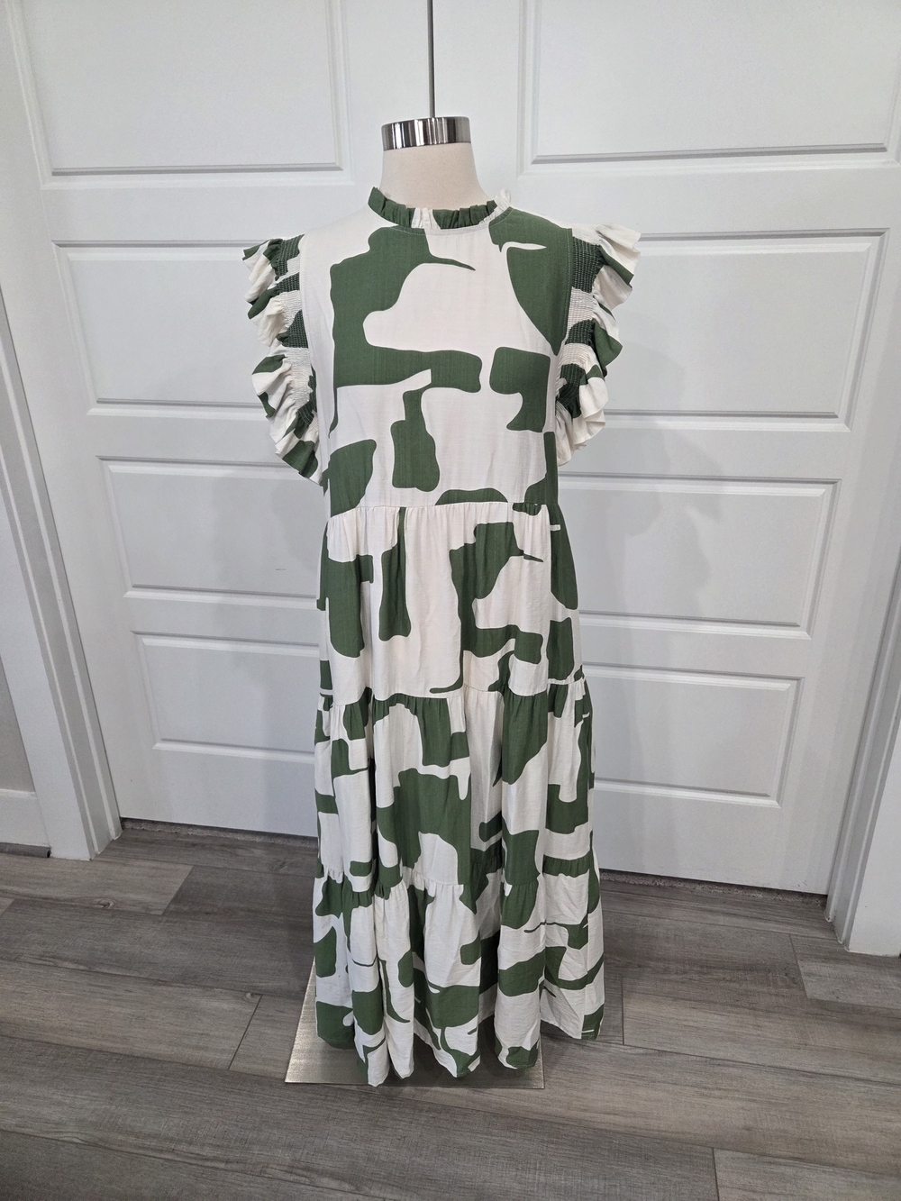 JODIFL Green and White Ruffle Sleeve Tiered Maxi Dress Size Medium NWOT
